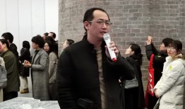 有一位艺术家把万物都画成了地图，也教会AI画地图