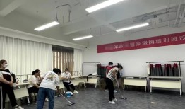 三位大学毕业生选择进厂：无所谓学历“长衫”，先养活自己再谈理想