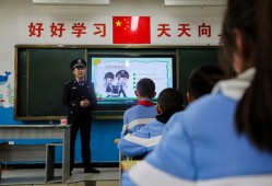 冰点特稿第1279期：隐形的拳头