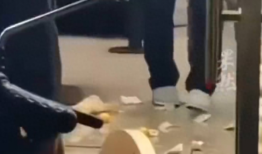 男子疑因觉得饺子少一个怒砸店面！老板：他癌症晚期