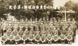 战将的一生：百度上简介不足500字……
